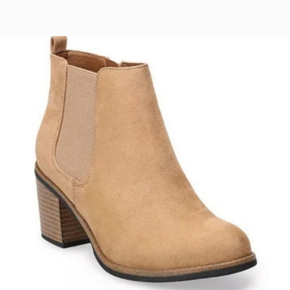Like new ankle boots, tan/cognac.